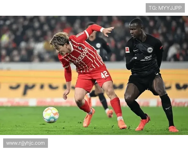 法兰克福定位球战术效果显著,助力球队近期逆转胜利表现值得关注 法兰克福定位球战术效果显著,助力球队近期逆转胜利表现值得关注