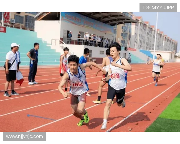 赛场精彩瞬间：近期比赛关键表现与高光时刻回顾