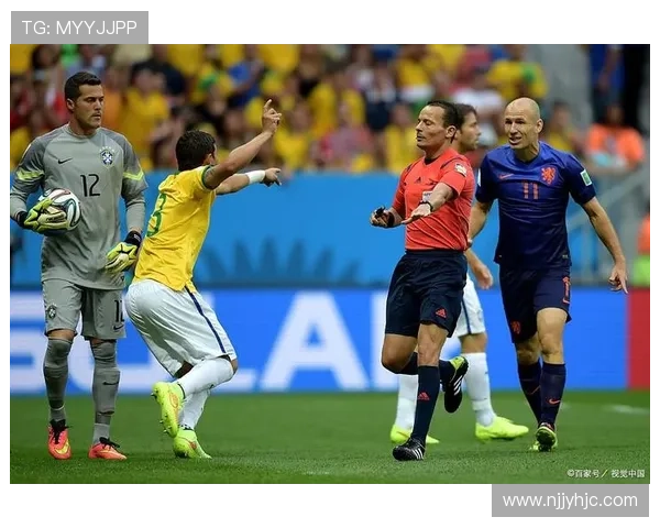 多特蒙德防线屡遭打穿,全队站位混乱成主要症结 多特蒙德防线屡遭打穿,全队站位混乱成主要症结